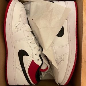 Air Jordan 1 Low (GS) Brand New - Never Used W/ Box
